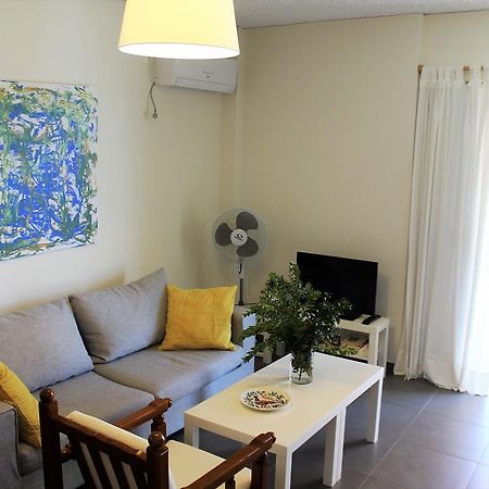 Pórto Ráfti Apartment Sea View In Front Of The Beach Of Agia Marina מראה חיצוני תמונה