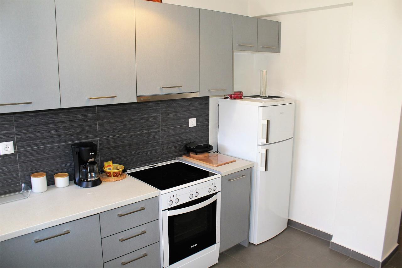 Pórto Ráfti Apartment Sea View In Front Of The Beach Of Agia Marina מראה חיצוני תמונה