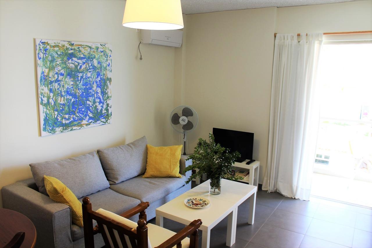 Pórto Ráfti Apartment Sea View In Front Of The Beach Of Agia Marina מראה חיצוני תמונה